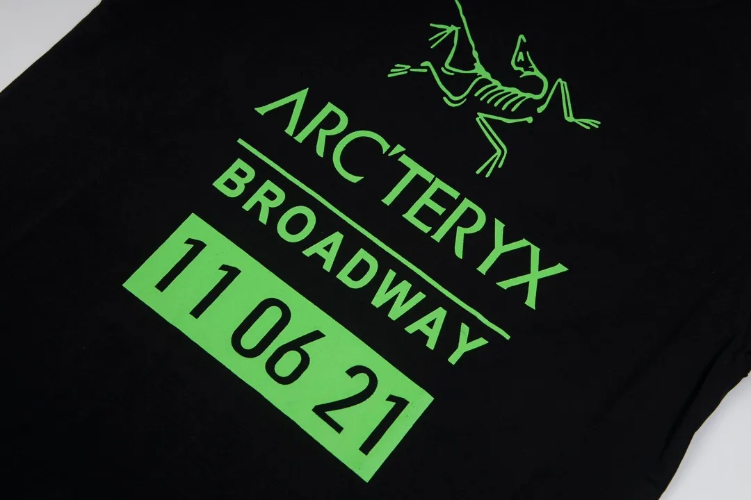 【 Quality】 Arc’teryx 𝟮𝟰𝘀𝘀 Logo T ， ， ， OS Premium 32S g Quality ： ：White Black Size：XS S M L